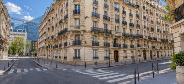 Paris 75015, Montparnasse, 3/4 pièces 82m² au 2e étage d'un immeuble post Haussmannienn,