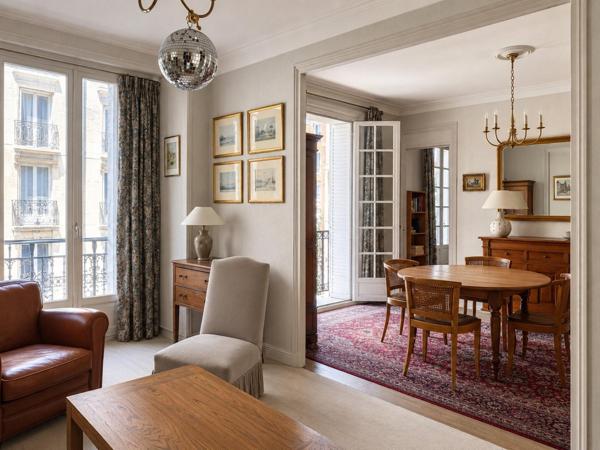 Paris 75015, Montparnasse, 3/4 pièces 82m² au 2e étage d'un immeuble post Haussmannienn,