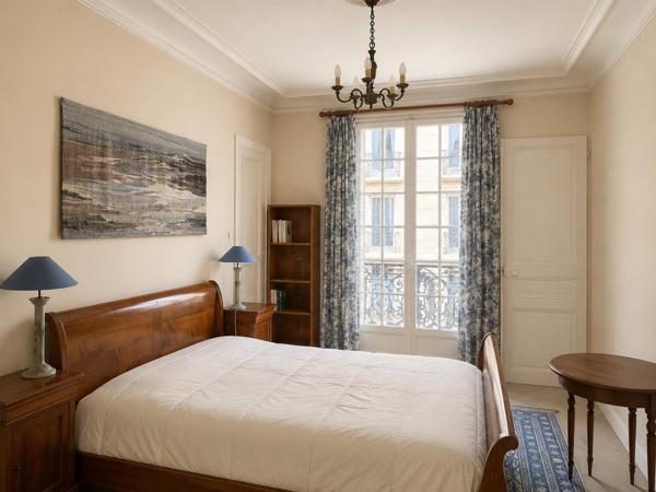 Paris 75015, Montparnasse, 3/4 pièces 82m² au 2e étage d'un immeuble post Haussmannienn,