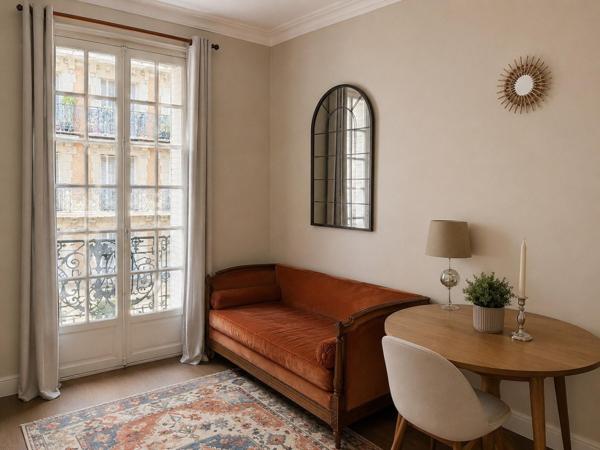 Paris 75015, Montparnasse, 3/4 pièces 82m² au 2e étage d'un immeuble post Haussmannienn,