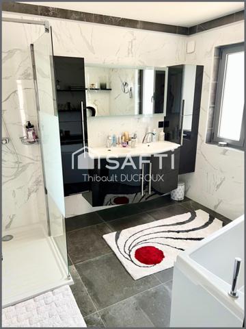 Maison 180m2 - 4 chambres  + gîte 80m2 - piscine