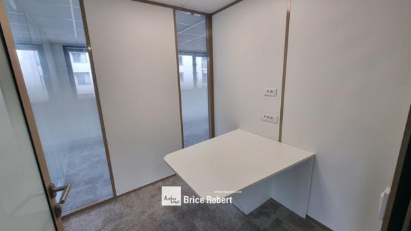 Bureaux à louer à Lyon 8ème dans immeuble restructuré avec parkings sous sol