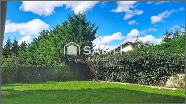 Maison individuelle fonctionnelle et lumineuse avec jardin.