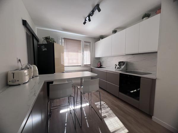 Appartement
         3 pièces
        - 69 m² 122 000 € *