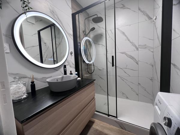 Appartement
         3 pièces
        - 69 m² 122 000 € *