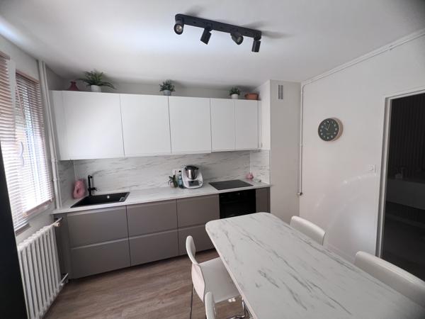 Appartement
         3 pièces
        - 69 m² 122 000 € *