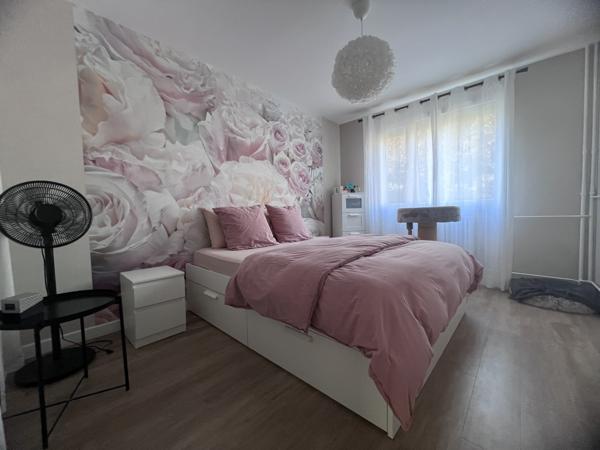 Appartement
         3 pièces
        - 69 m² 122 000 € *