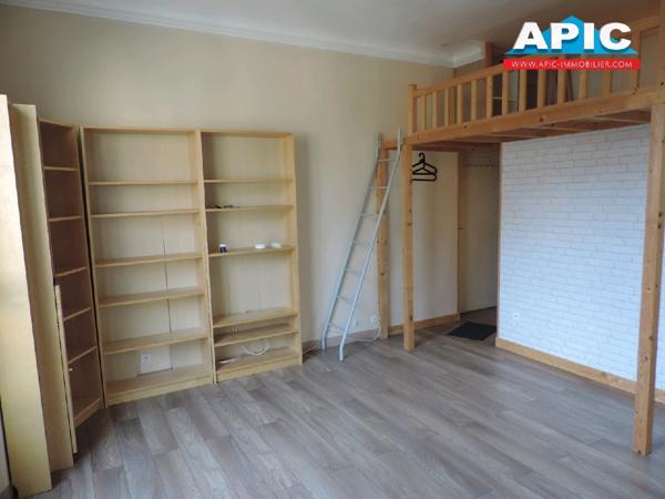 GROSLAY,

Joli studio avec mezzanine de 24.23 m² ...