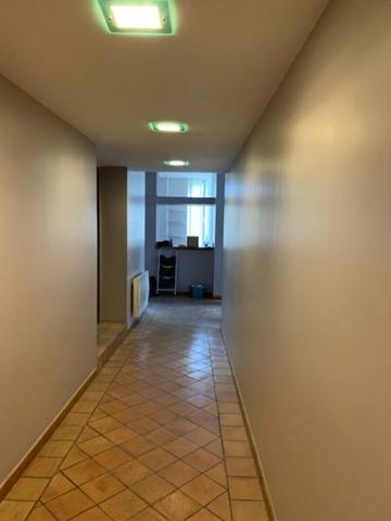 Bureaux à vendre à Carpentras centre avec jardin privatif et parkings