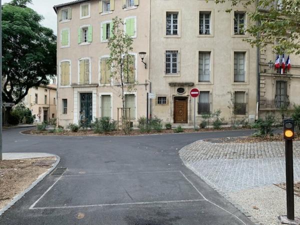 Bureaux à vendre à Carpentras centre avec jardin privatif et parkings