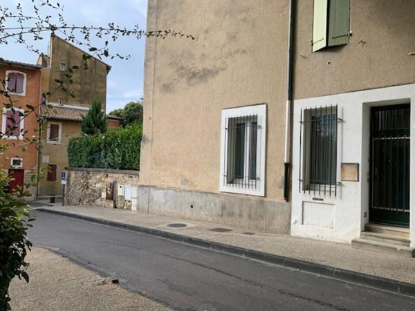 Bureaux à vendre à Carpentras centre avec jardin privatif et parkings
