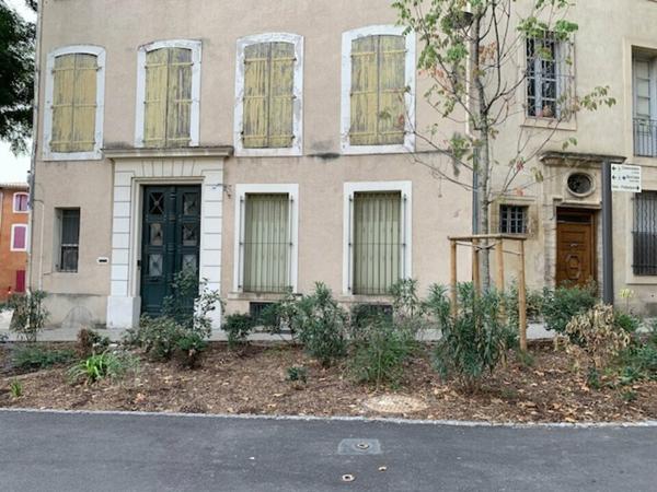 Bureaux à vendre à Carpentras centre avec jardin privatif et parkings