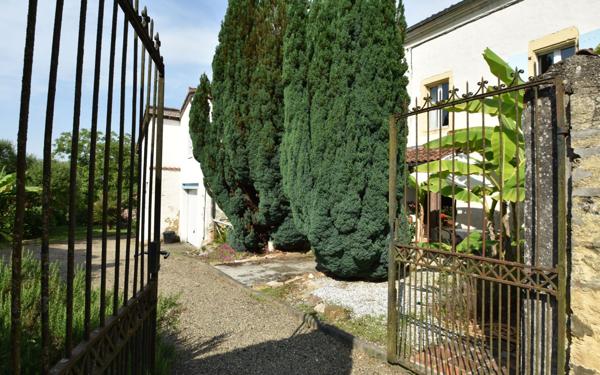 Maison à vendre    7 pièces • 237 m2 Coudures