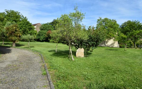 Maison à vendre    7 pièces • 237 m2 Coudures