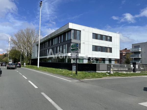 Bureaux à louer à Villeneuve-d Ascq avec rooftop et accès métro immédiat
