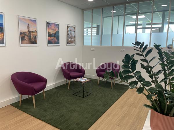 Bureaux à louer à Villeneuve-d Ascq avec rooftop et accès métro immédiat