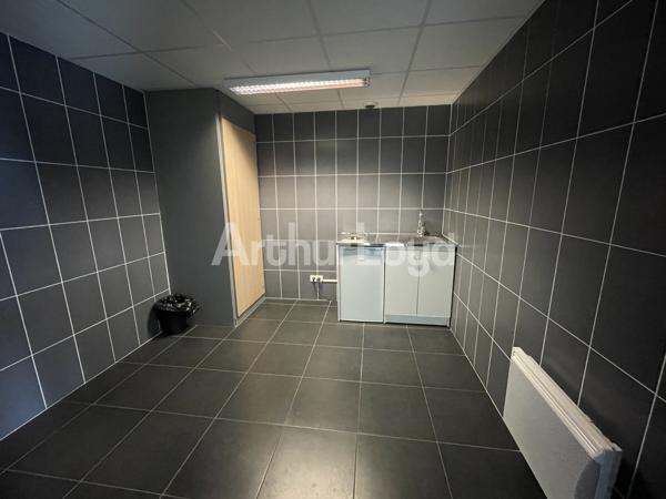 Bureaux à louer à Villeneuve-d Ascq avec rooftop et accès métro immédiat