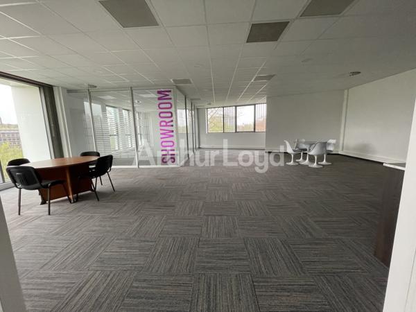 Bureaux à louer à Villeneuve-d Ascq avec rooftop et accès métro immédiat