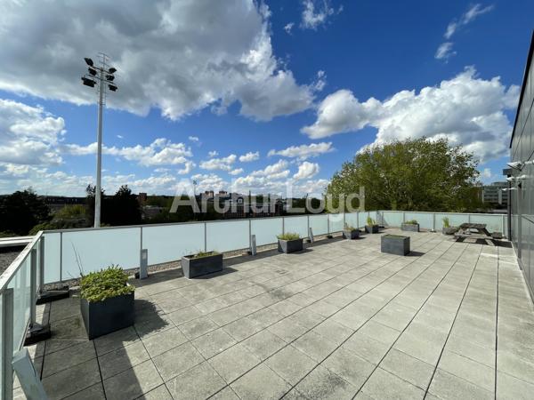 Bureaux à louer à Villeneuve-d Ascq avec rooftop et accès métro immédiat
