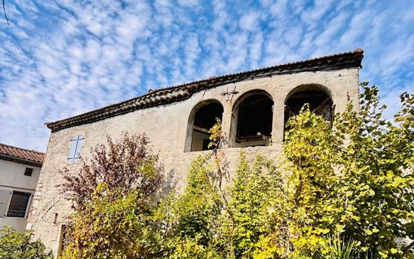 Maison à vendre    6 pièces •  Grospierres