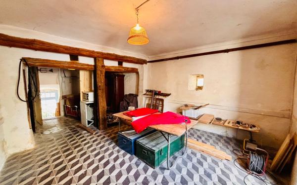 Maison à vendre    6 pièces •  Grospierres