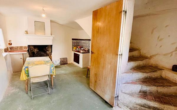 Maison à vendre    6 pièces •  Grospierres