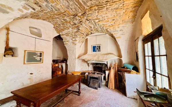 Maison à vendre    6 pièces •  Grospierres