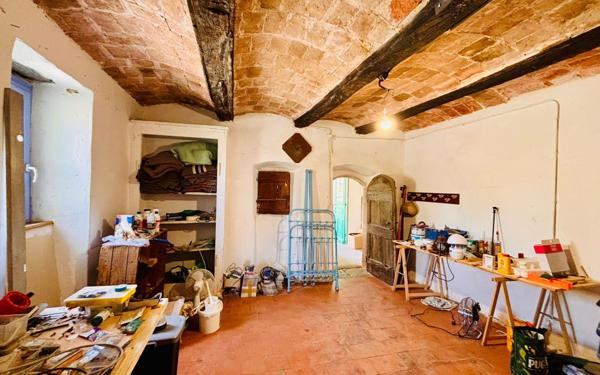 Maison à vendre    6 pièces •  Grospierres