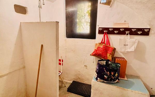 Maison à vendre    6 pièces •  Grospierres