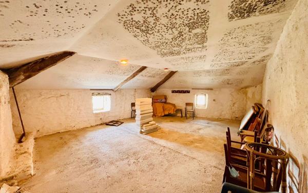 Maison à vendre    6 pièces •  Grospierres