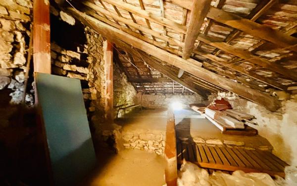 Maison à vendre    6 pièces •  Grospierres