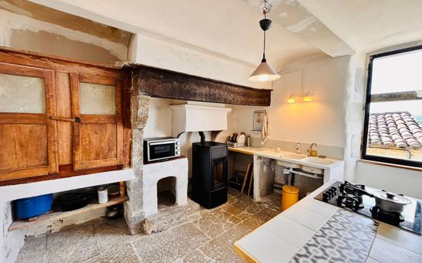 Maison à vendre    6 pièces •  Grospierres