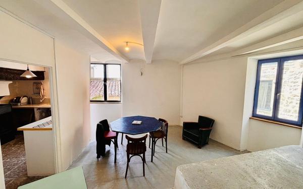 Maison à vendre    6 pièces •  Grospierres