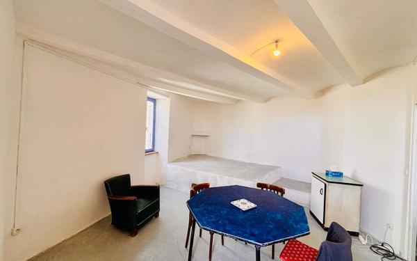 Maison à vendre    6 pièces •  Grospierres