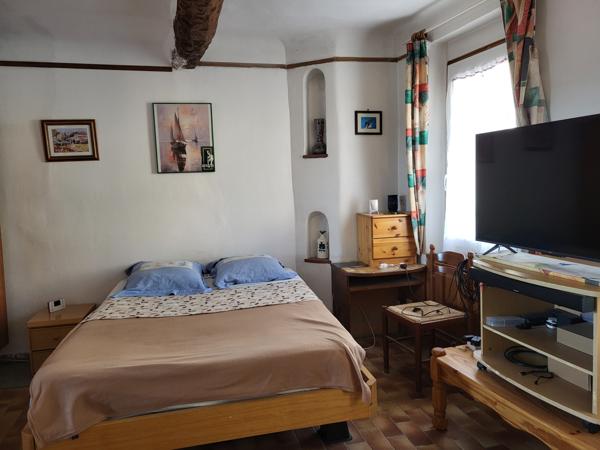 Carnoules (83660) Maison de village à vendre avec 3 logements.