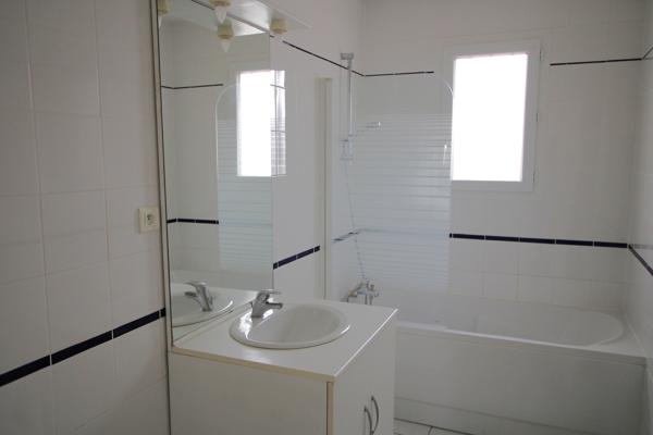 Plain pied - Proche de toutes commodités