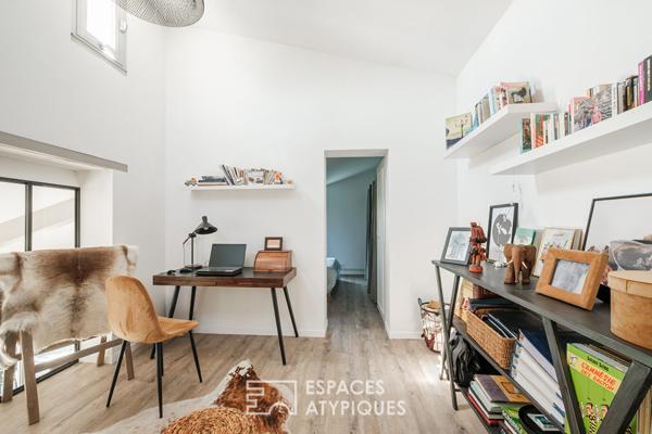 Maison d’architecte des années 1980 entre parc et piscine