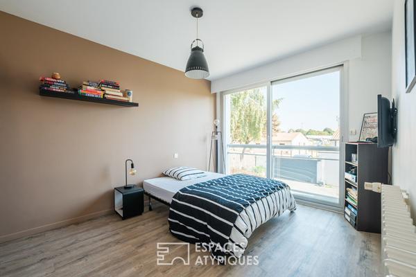 Maison d’architecte des années 1980 entre parc et piscine