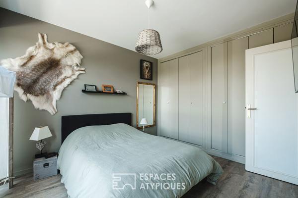 Maison d’architecte des années 1980 entre parc et piscine