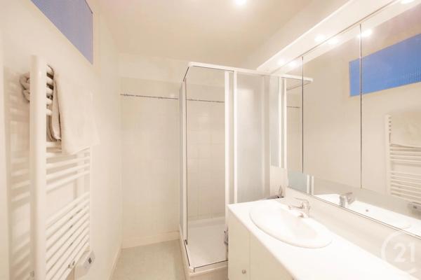 Appartement à vendre  3 pièces - 60,35 m 2   JULLOUVILLE  - 50