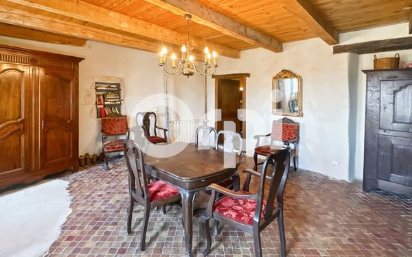 Maison à vendre    5 pièces •  Grospierres