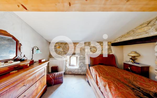 Maison à vendre    5 pièces •  Grospierres