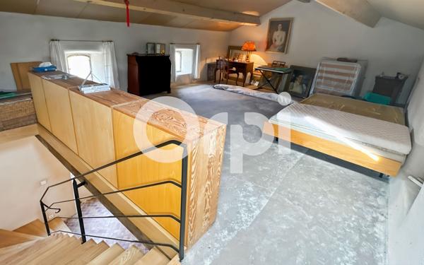 Maison à vendre    5 pièces •  Grospierres