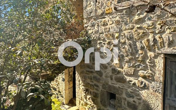 Maison à vendre    5 pièces •  Grospierres