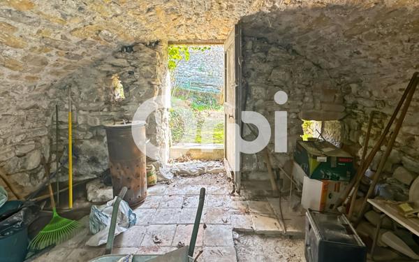 Maison à vendre    5 pièces •  Grospierres