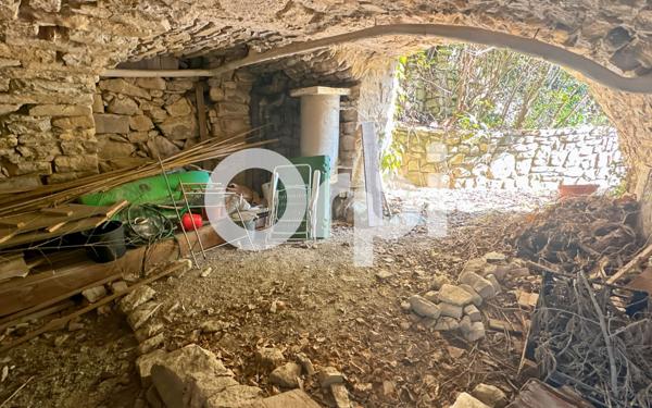 Maison à vendre    5 pièces •  Grospierres