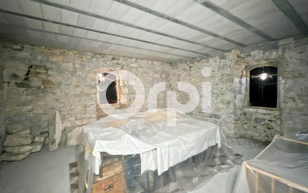 Maison à vendre    5 pièces •  Grospierres