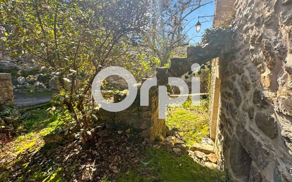 Maison à vendre    5 pièces •  Grospierres