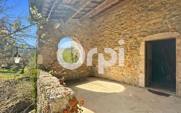 Maison à vendre    5 pièces •  Grospierres