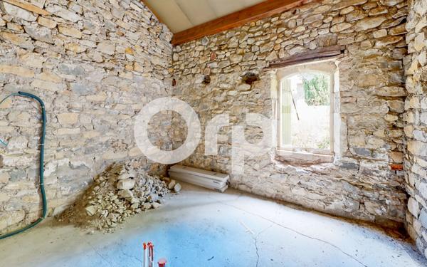 Maison à vendre    5 pièces •  Grospierres